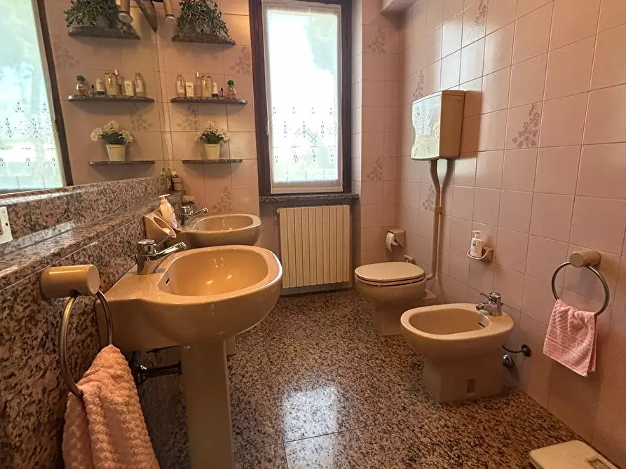 Immagine 29 di Villa in vendita  in via prati 13 a Rezzato