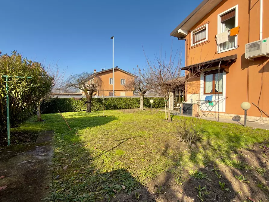 Immagine 3 di Casa bifamiliare in vendita  a Castel Mella