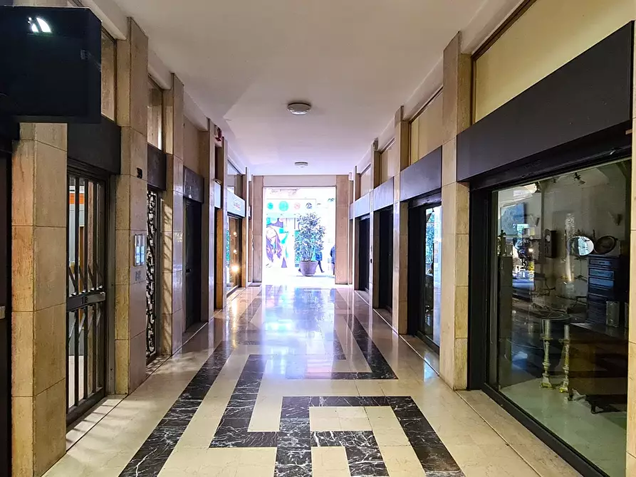 Immagine 2 di Locale commerciale in vendita  in CORSO PALESTRO 37/E a Brescia
