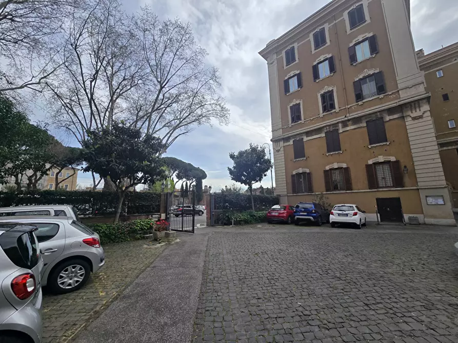 Immagine 22 di Trilocale in affitto  in Piazza di Santa Croce in Gerusalemme 1 a Roma