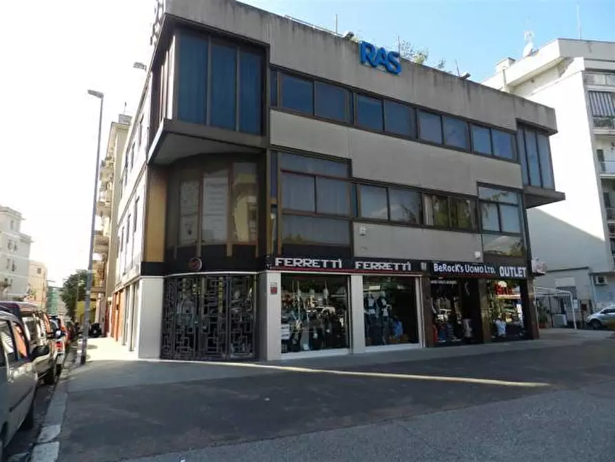 Immagine 23 di Palazzo in vendita  in Via degli Abeti 29 a Roma