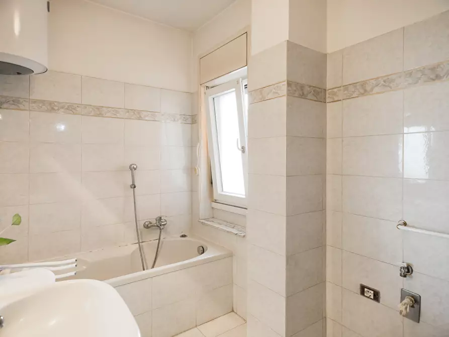 Immagine 28 di Bilocale in vendita  in Via Tiburtina 602 a Roma