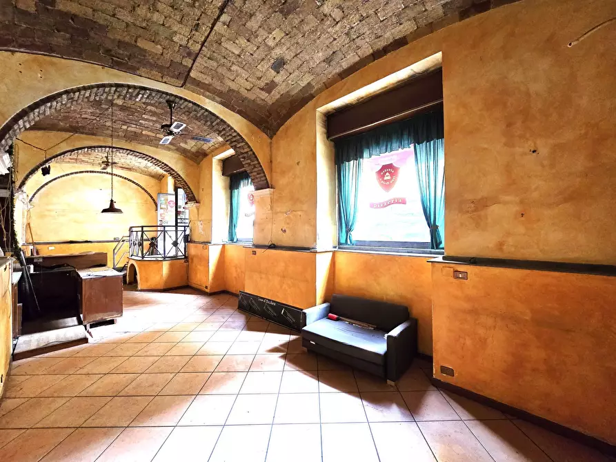 Immagine 18 di Locale commerciale in affitto  in Via dei Volsci 105 a Roma