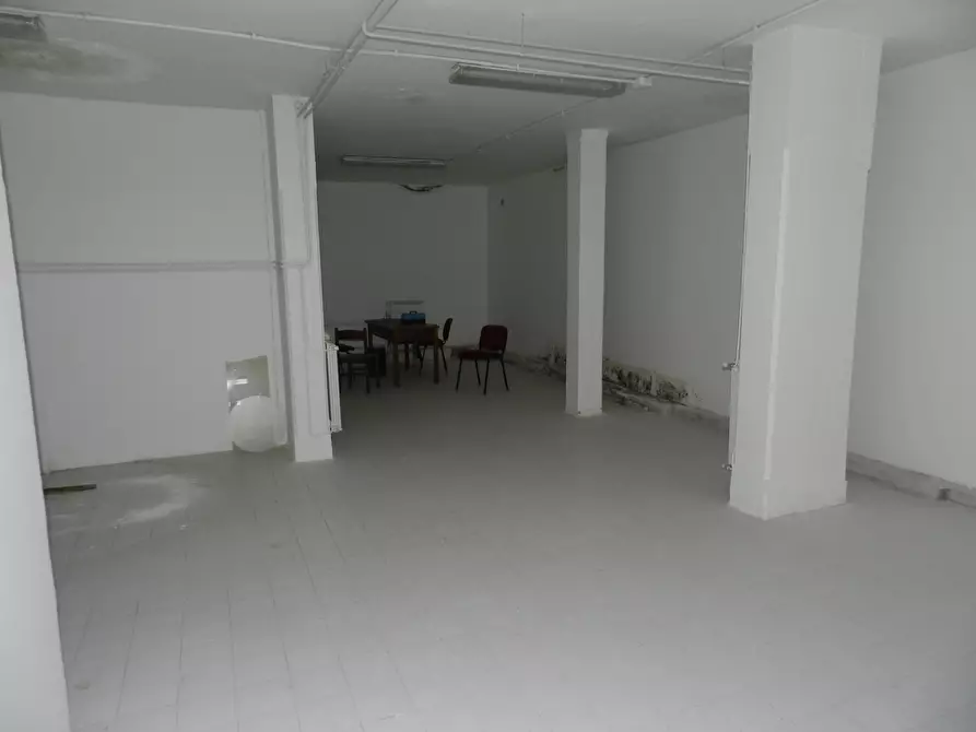 Immagine 3 di Showroom in vendita  in Via degli Abeti 29 a Roma