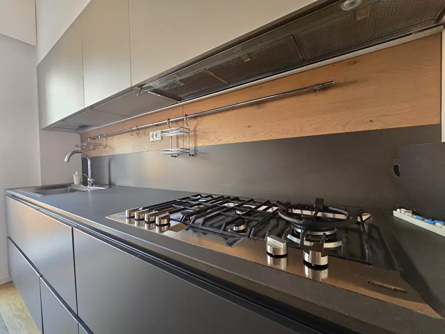 Immagine 10 di Trilocale in affitto  in Via Capo Miseno 6 a Roma