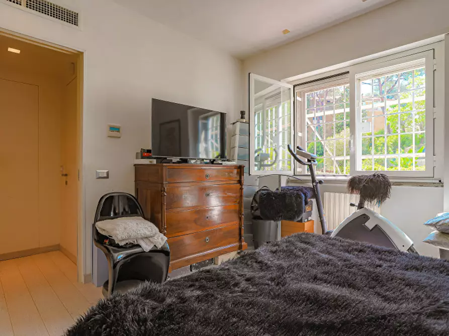 Immagine 26 di Pentalocale in vendita  in Via Misurina a Roma