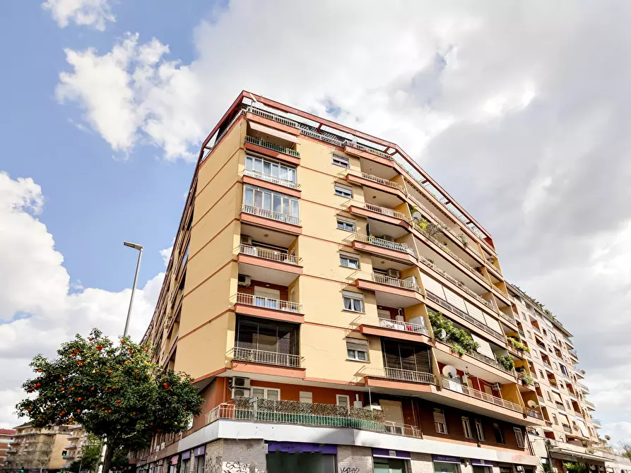 Immagine 2 di Bilocale in vendita  in Via Tiburtina 602 a Roma