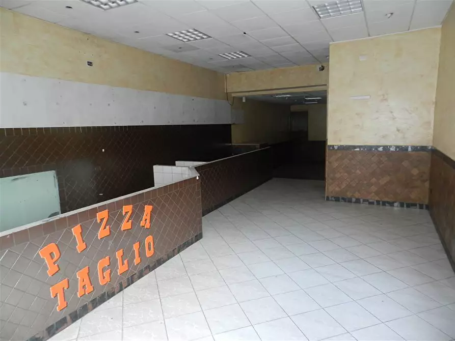 Immagine 1 di Locale commerciale in affitto  in Via dei Castani a Roma