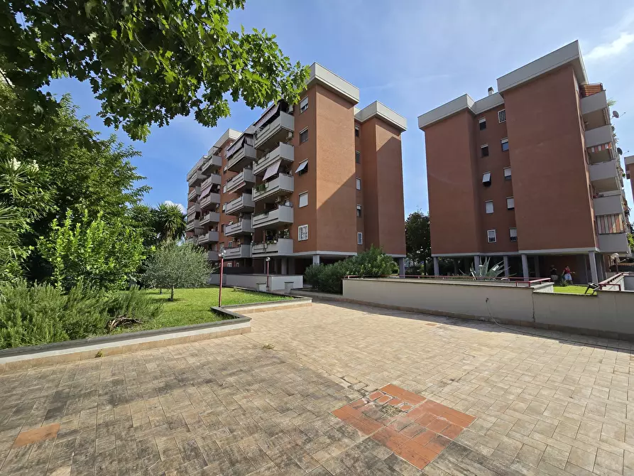 Immagine 3 di Trilocale in vendita  in Via Giuseppe Rosaccio 103 a Roma