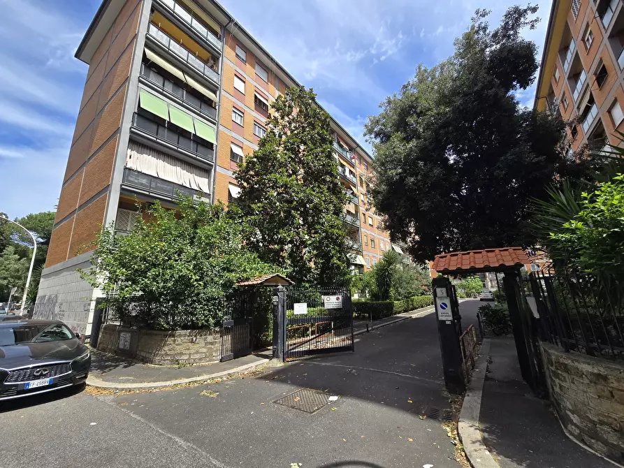 Immagine 1 di Quadrilocale in vendita  in Viale dei Romanisti 127 a Roma