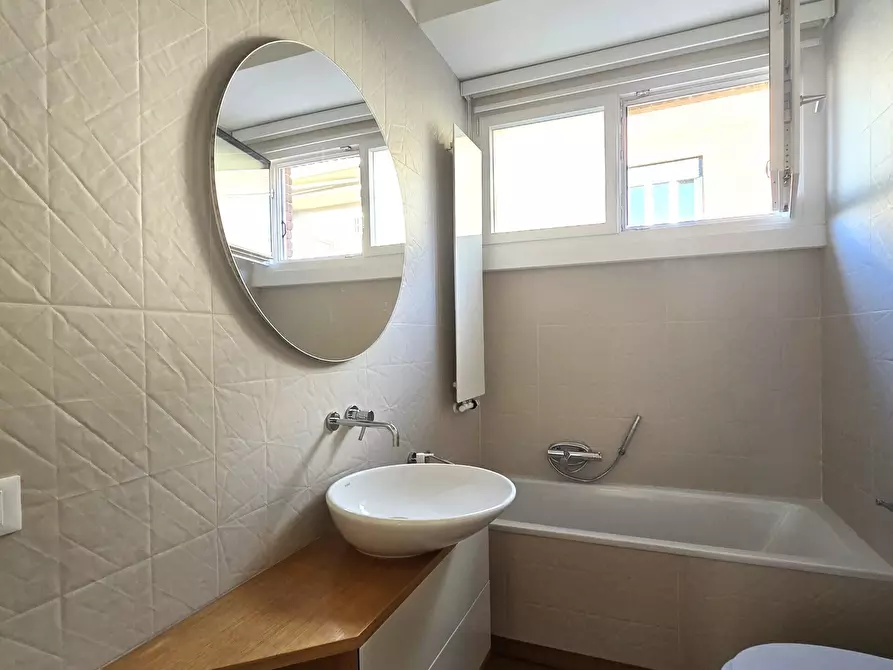 Immagine 16 di Trilocale in affitto  in Via Capo Miseno 6 a Roma