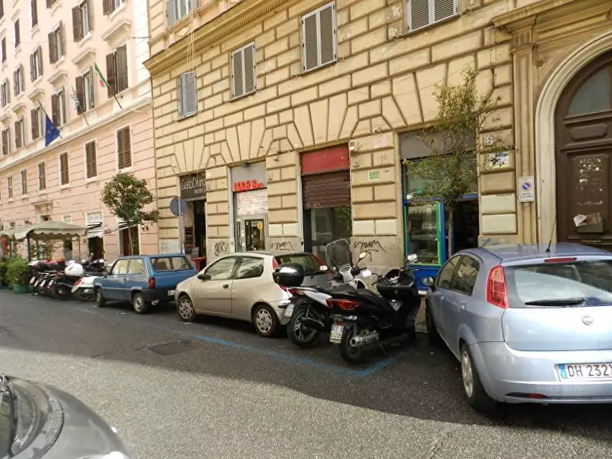 Immagine 1 di Locale commerciale in affitto  in Via Alessandria a Roma