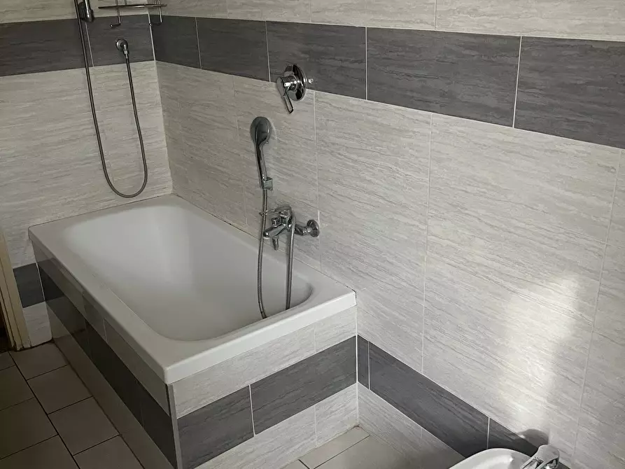 Immagine 10 di Trilocale in affitto  in Corso XXV Aprile 5 a Rivoli