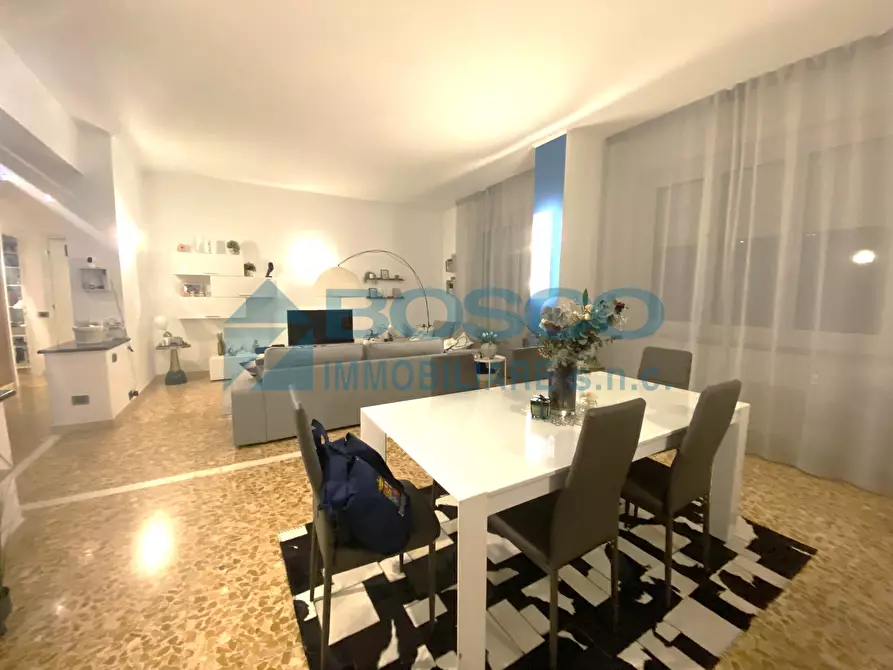 Immagine 2 di Pentalocale in vendita  in Via Emanuele Gianturco a La Spezia