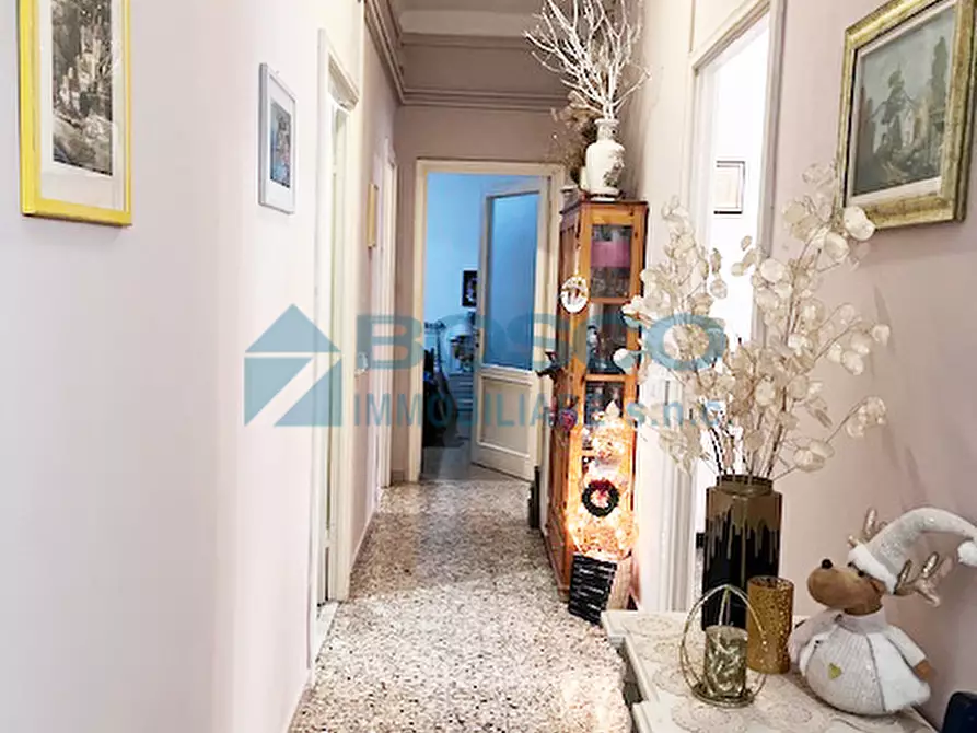 Immagine 2 di Pentalocale in vendita  in Via Vittorio Veneto 20 a La Spezia