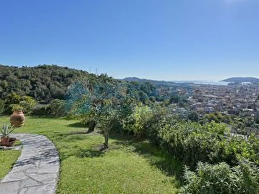 Immagine 1 di Casa indipendente in vendita  in Via Guglielmo Marconi a La Spezia