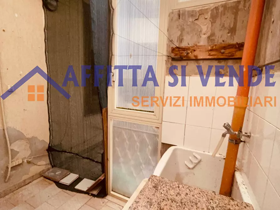 Immagine 26 di Pentalocale in vendita  in Via Napoli 8 a Floridia