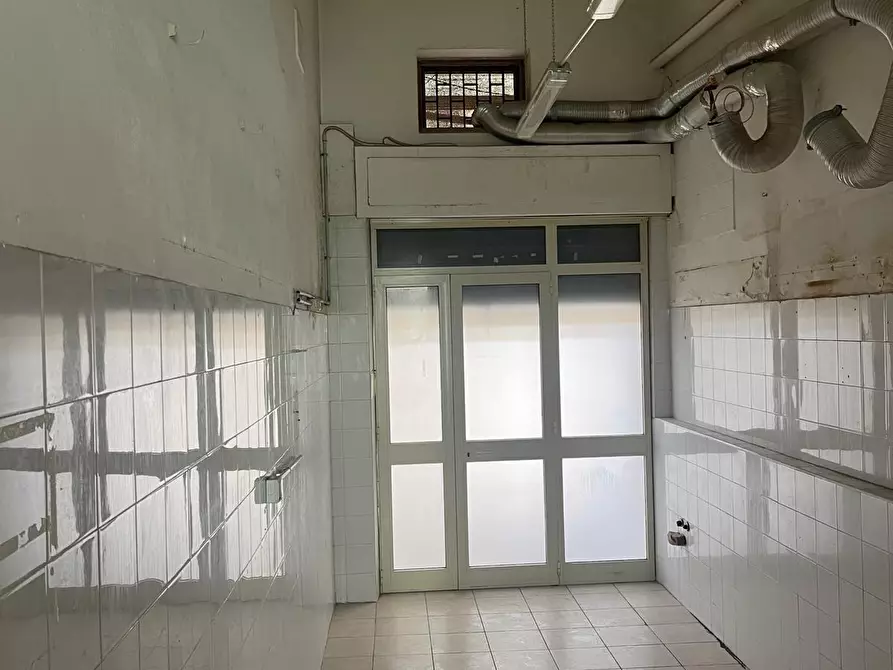 Immagine 7 di Locale commerciale in affitto  in Largo Dicone a Siracusa
