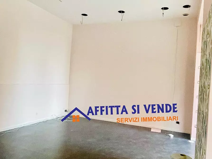 Immagine 14 di Locale commerciale in affitto  in Via Oglio 1 a Siracusa