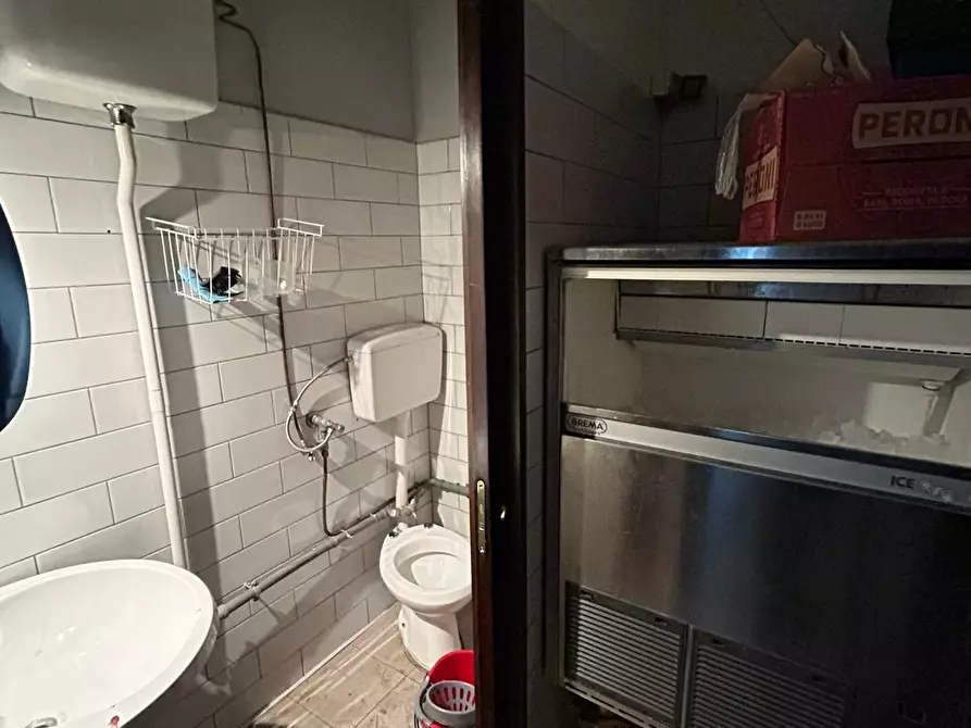 Immagine 9 di Attività commerciale in vendita  a Pescara