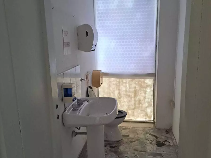 Immagine 7 di Capannone industriale in affitto  a Pescara