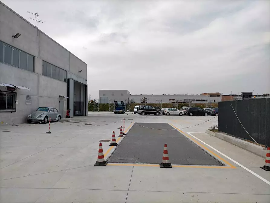 Immagine 18 di Attività artigianale in vendita  in città sant'angelo a Chieti