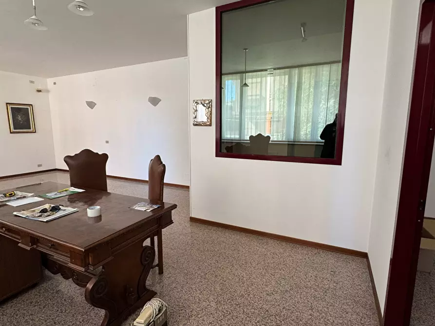 Immagine 9 di Ufficio in affitto  a Pescara