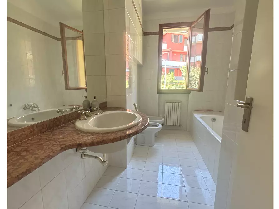 Immagine 4 di Quadrilocale in vendita  a Rapallo