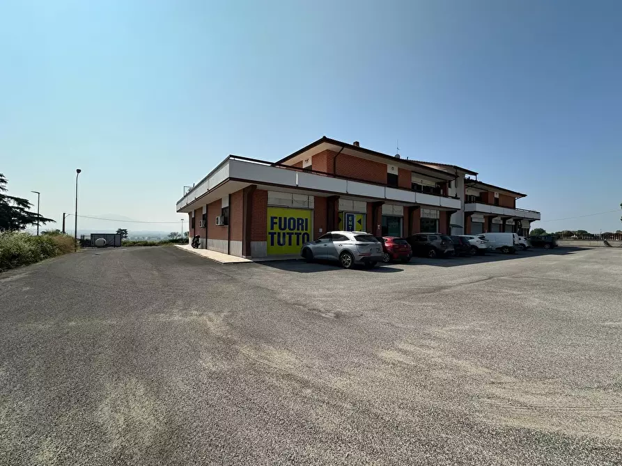 Immagine 1 di Locale commerciale in affitto  a Fiano Romano