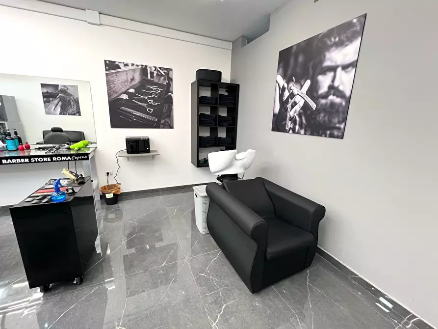 Immagine 10 di Attività commerciale in vendita  in Via Provinciale Capena 31 a Capena