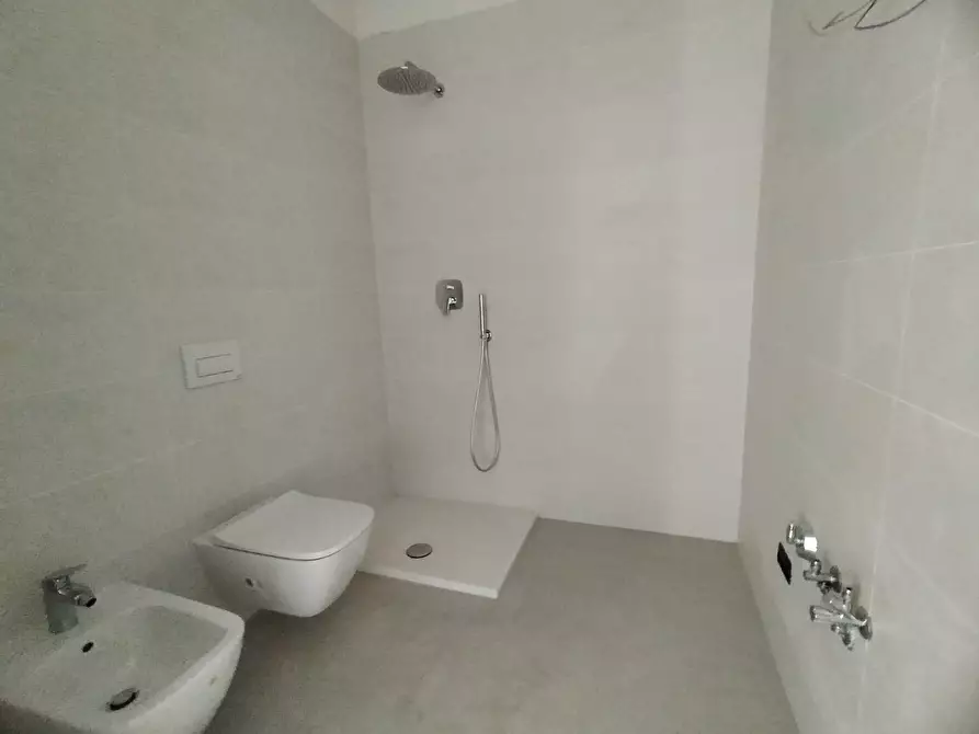 Immagine 26 di Quadrilocale in vendita  in Via Pietro Cossa 105 a Torino