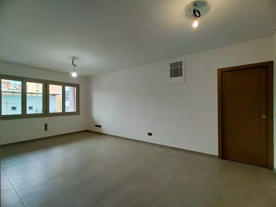 Immagine 12 di Trilocale in vendita  in Via Pietro Cossa 105 a Torino