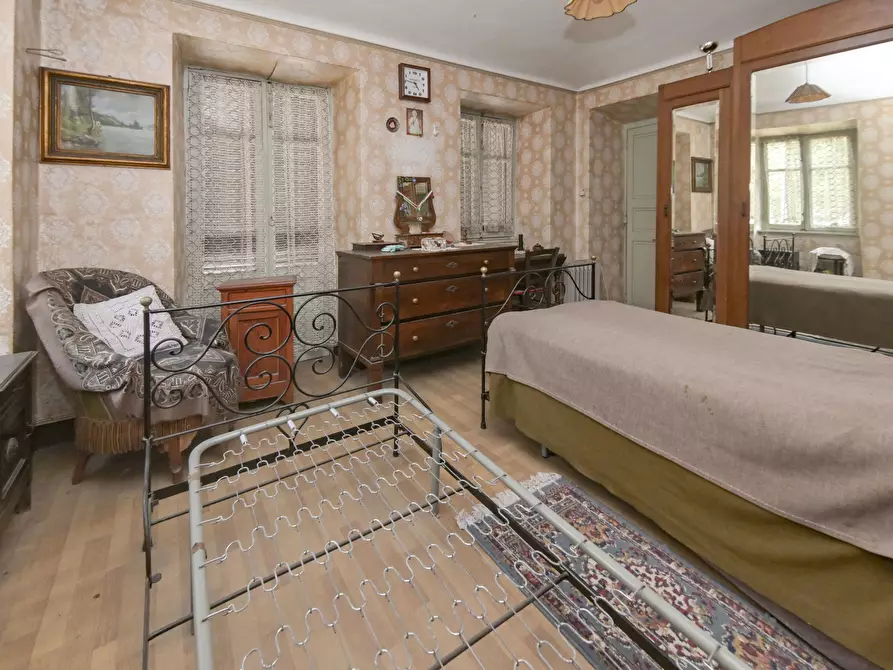 Immagine 37 di Pentalocale in vendita  in via torino 4 a Lemie