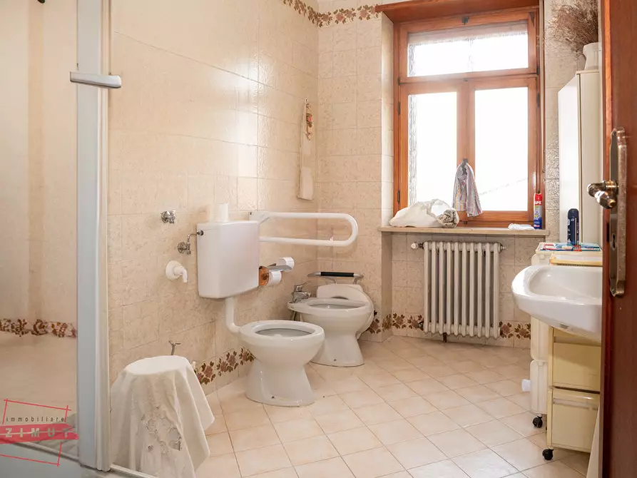 Immagine 28 di Villa in vendita  in via rossini 5 a San Damiano D'asti