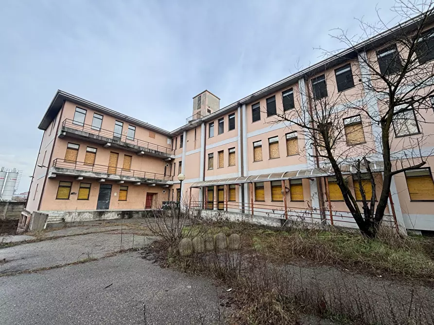 Immagine 11 di Attività artigianale in vendita  in Strada dell'Arrivore 25 a Torino