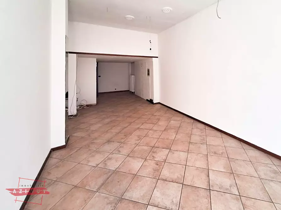 Immagine 2 di Locale commerciale in vendita  in Corso Vercelli 210 a Torino