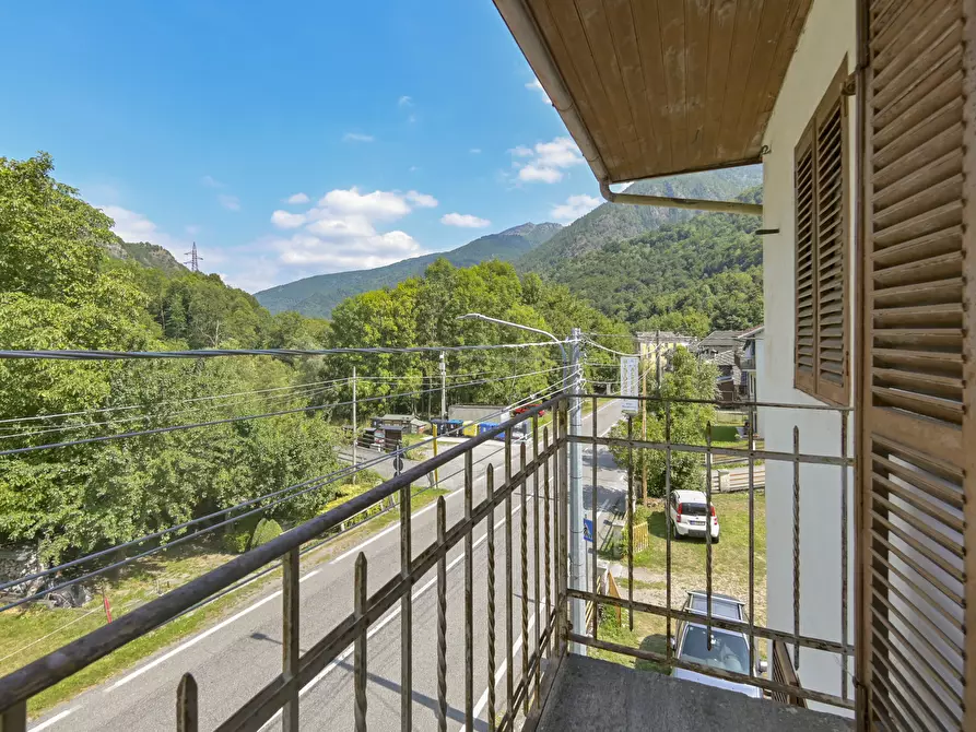 Immagine 37 di Quadrilocale in vendita  in via torino 4 a Lemie