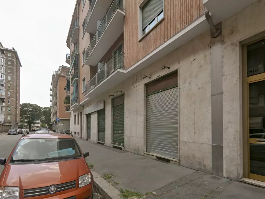 Immagine 25 di Locale commerciale in vendita  in via emanuel 22 a Torino