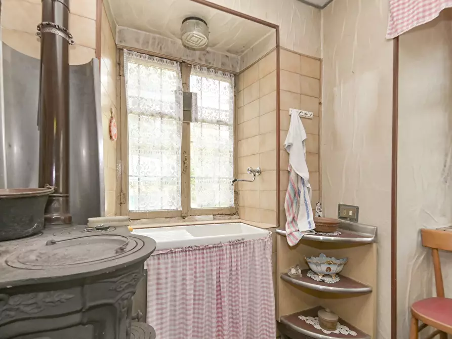 Immagine 30 di Pentalocale in vendita  in via torino 4 a Lemie