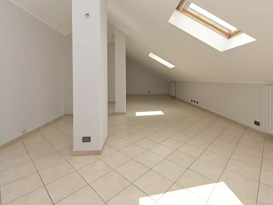 Immagine 15 di Mansarda in vendita  in Via Tirreno 155 a Torino