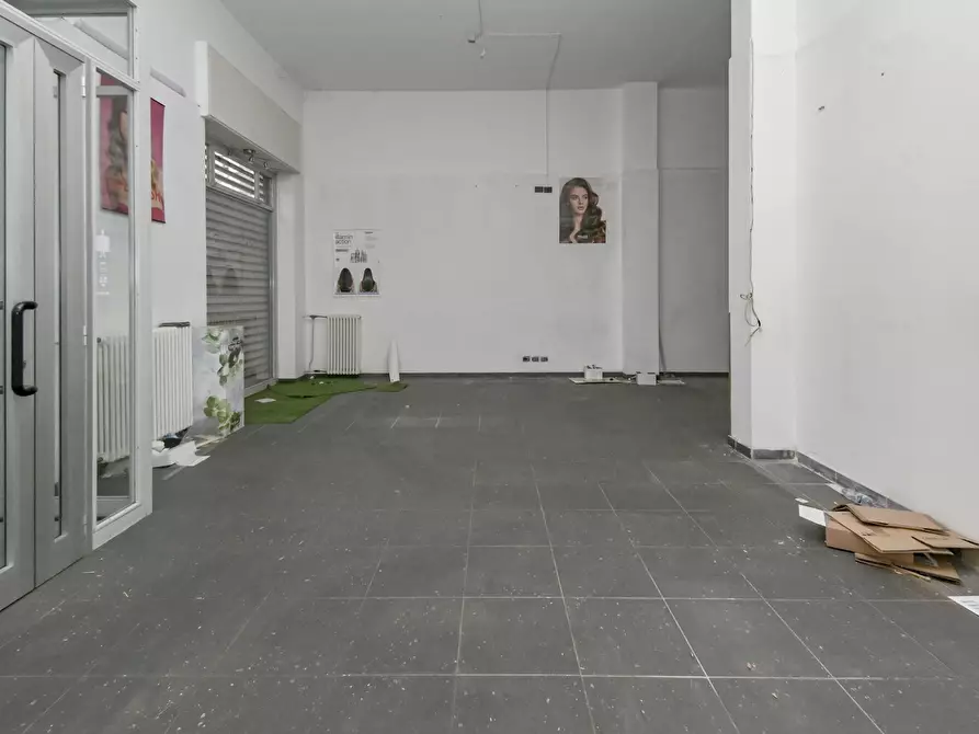 Immagine 3 di Locale commerciale in vendita  in via emanuel 22 a Torino