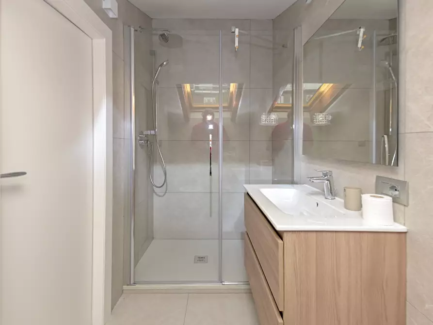 Immagine 21 di Mansarda in affitto  in strada ponte verde 5/10 a Torino