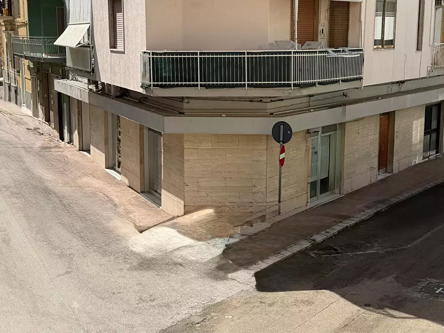 Immagine 1 di Locale commerciale in vendita  in Via Luigi Finamore Pepe 29 a Monopoli
