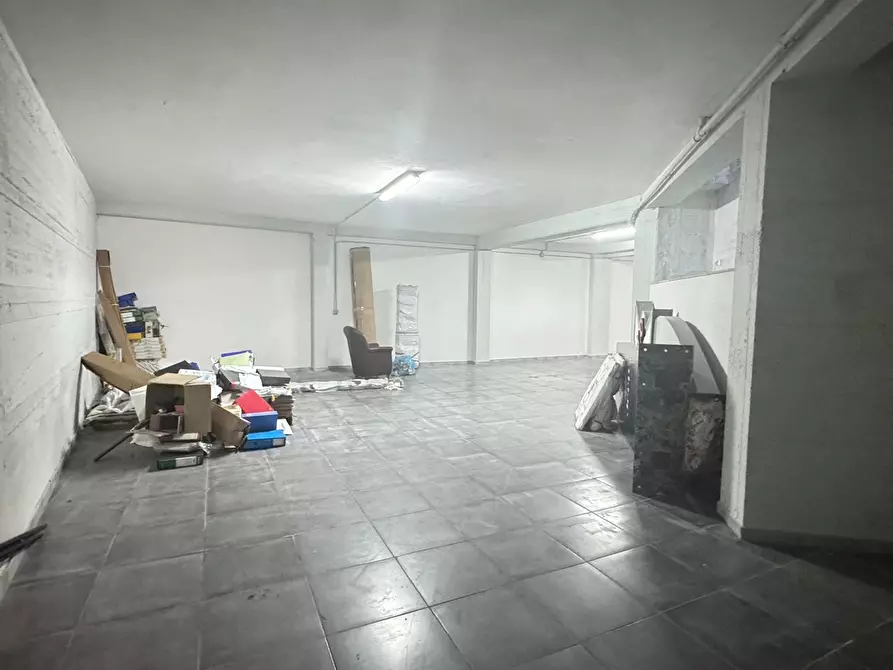 Immagine 10 di Garage in vendita  in via vittorio veneto a Monopoli