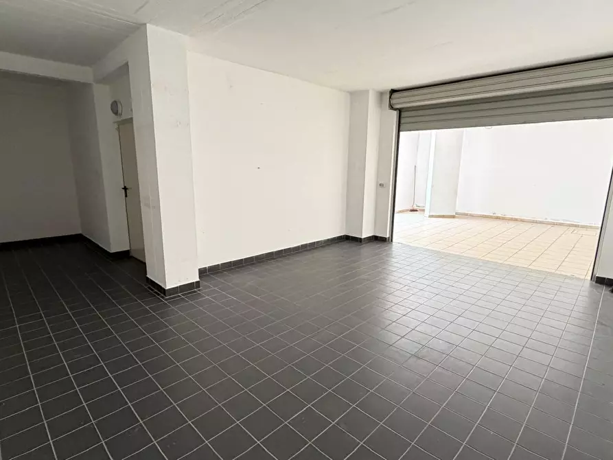 Immagine 1 di Garage in vendita  in Via Cappuccini 154/D a Monopoli