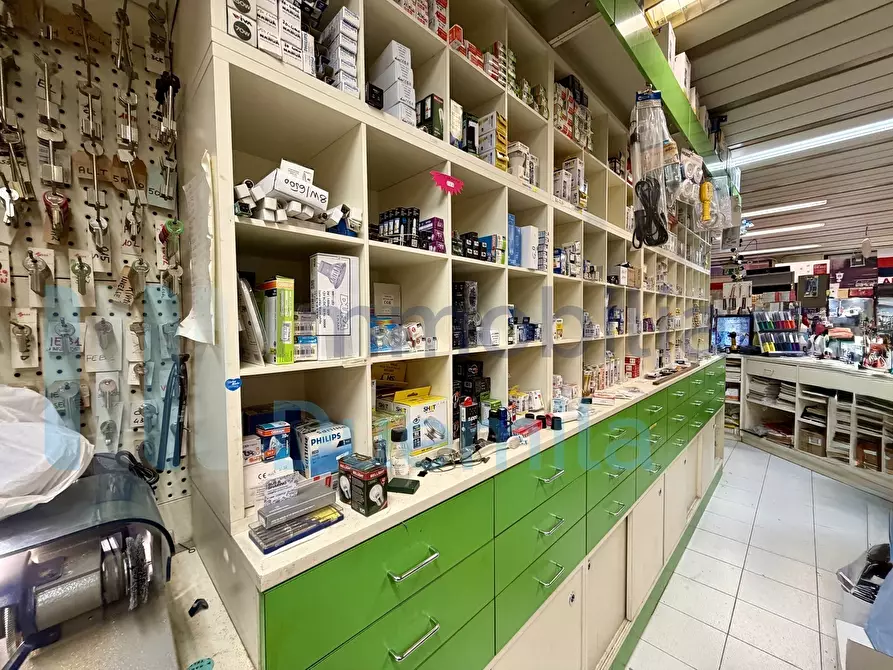 Immagine 13 di Attività commerciale in vendita  a Bologna