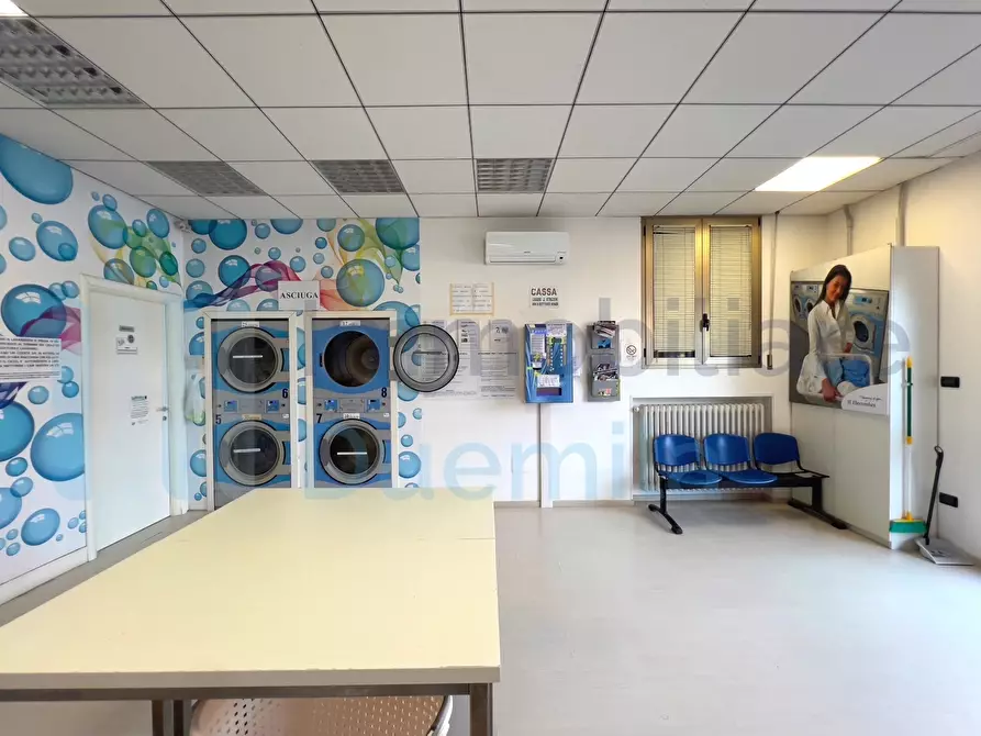 Immagine 20 di Attività artigianale in vendita  a Bologna