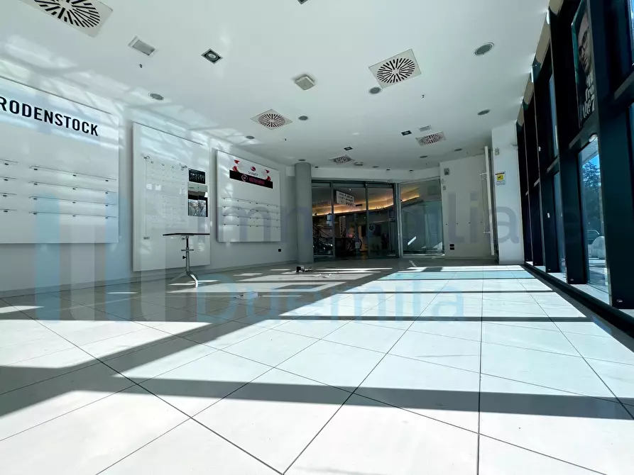 Immagine 5 di Locale commerciale in affitto  a Bologna