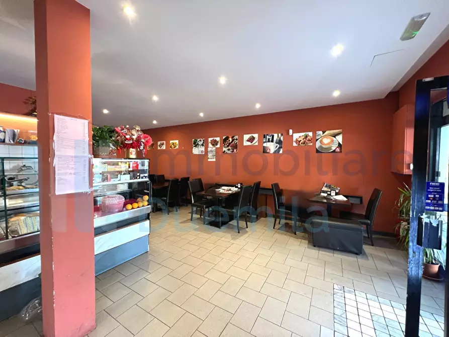 Immagine 3 di Locale commerciale in vendita  a Bologna