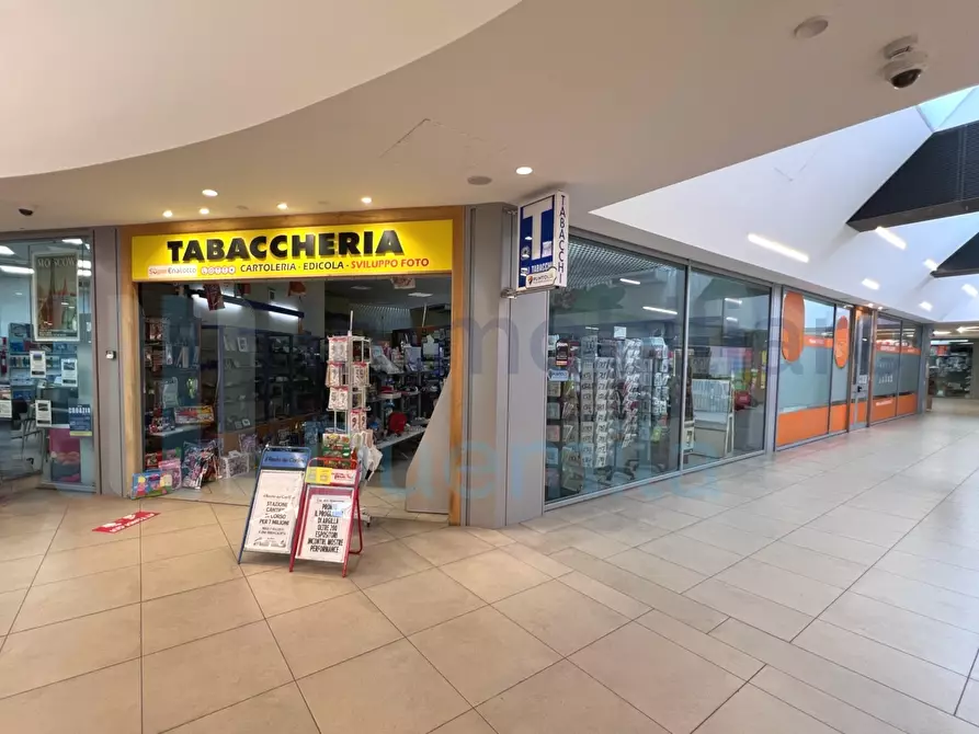 Immagine 14 di Tabaccheria in vendita  a Faenza